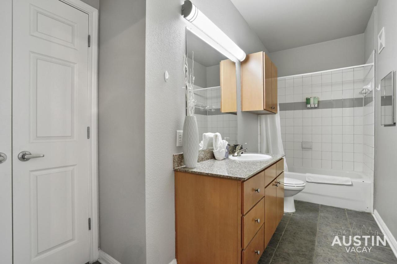 West Campus Accommodations Pool And King Bedrooms Austin Exterior foto