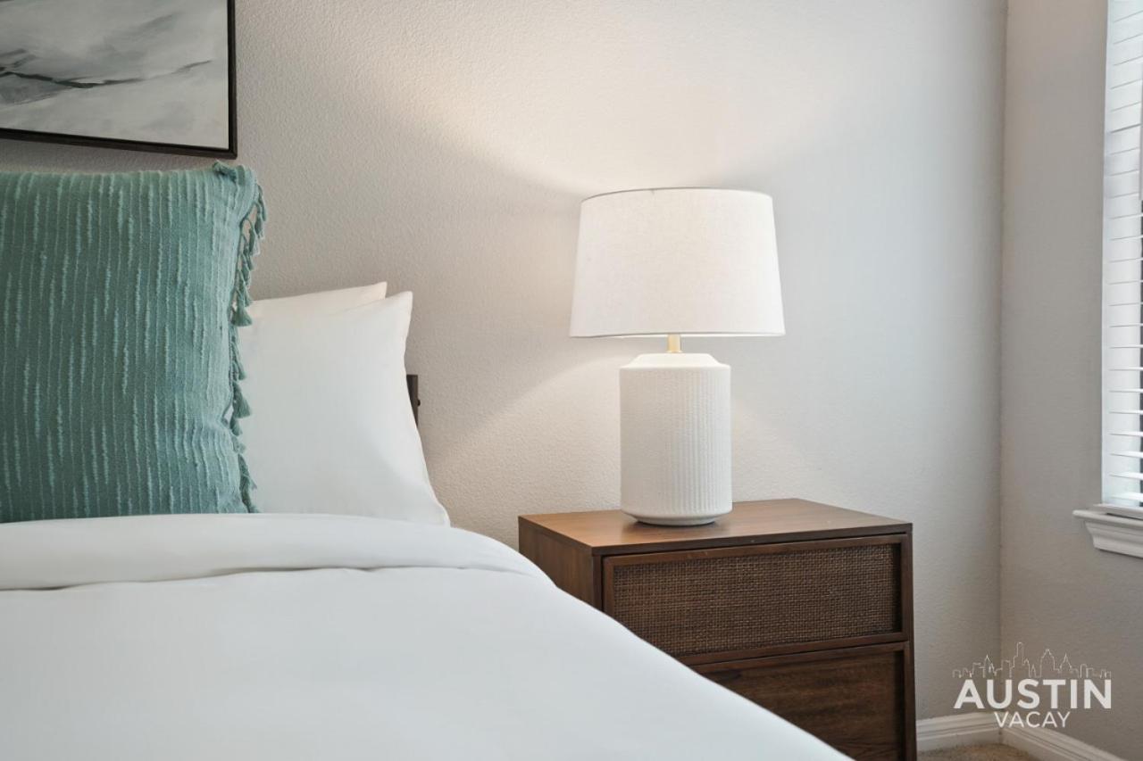 West Campus Accommodations Pool And King Bedrooms Austin Exterior foto